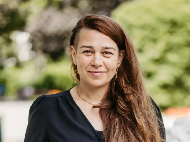 Altern als Herausforderung: Individualisierte Prävention durch Ernährung und Technologie im Fokus der Gesundheits­versorgung der Zukunft